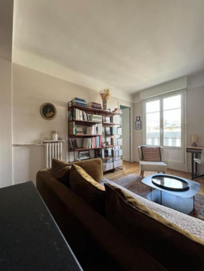 Charmant appartement parisien vue sur Tour Eiffel